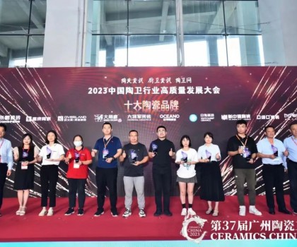 榮譽見證 實至名歸｜鷹牌陶瓷榮獲“十大陶瓷品牌”重磅大獎！