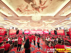 瓷磚增長(zhǎng)王大角鹿煥新升級(jí)，怕瓷磚磨花，用大角鹿